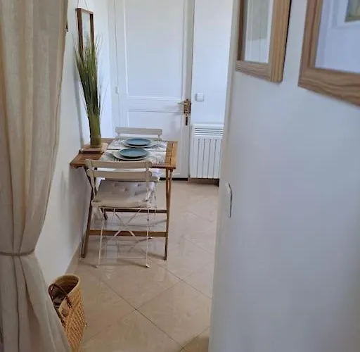 Chic, Hyper Centre, 4 Minutes De La * Кабур