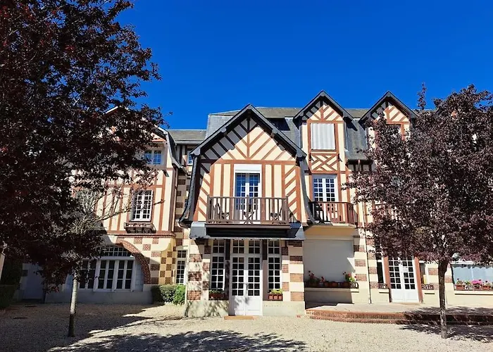 Chic, Hyper Centre, 4 Minutes De La * Кабур